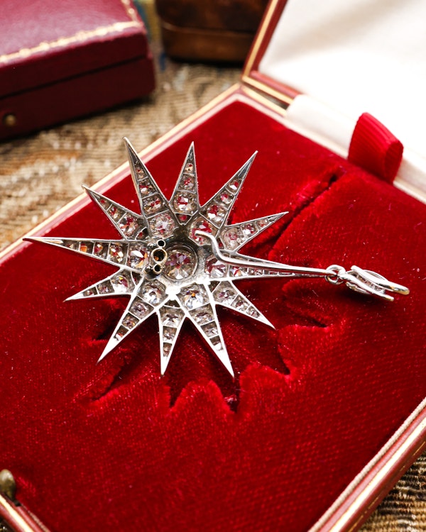 A fine Victorian Diamond Star Brooch Pendant. English. Circa 1890. - image 3