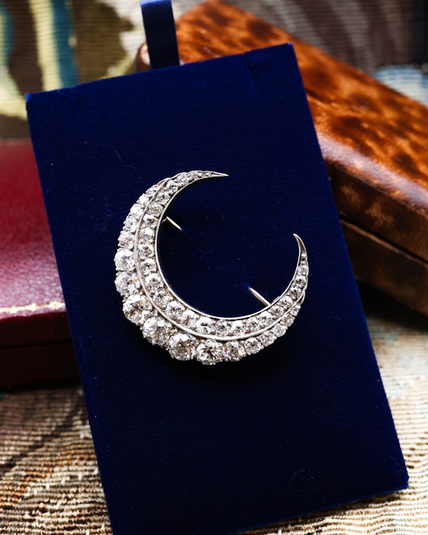 A very fine Silver Tipped 15 ct. Yellow Gold Victorian Diamond Crescent Brooch. English Circa 1890 - image 1