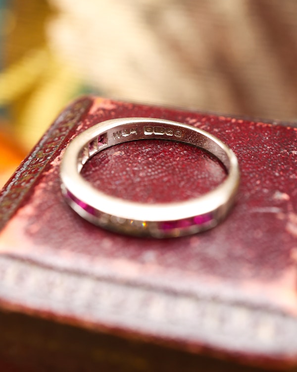 A very fine 18 ct. White Gold Ruby and Diamond Half Eternity Ring, Birmingham Marks for 1966. - image 4