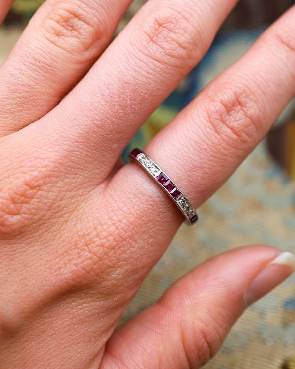 A very fine 18 ct. White Gold Ruby and Diamond Half Eternity Ring, Birmingham Marks for 1966. - image 2