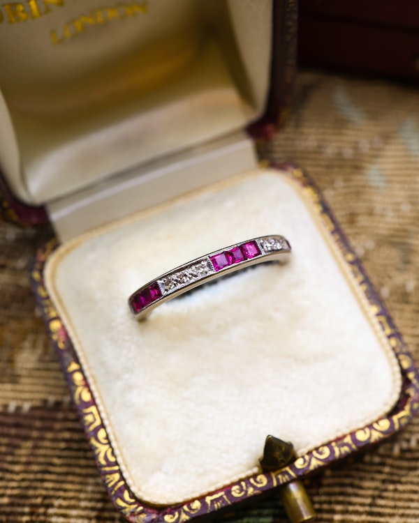 A very fine 18 ct. White Gold Ruby and Diamond Half Eternity Ring, Birmingham Marks for 1966. - image 3