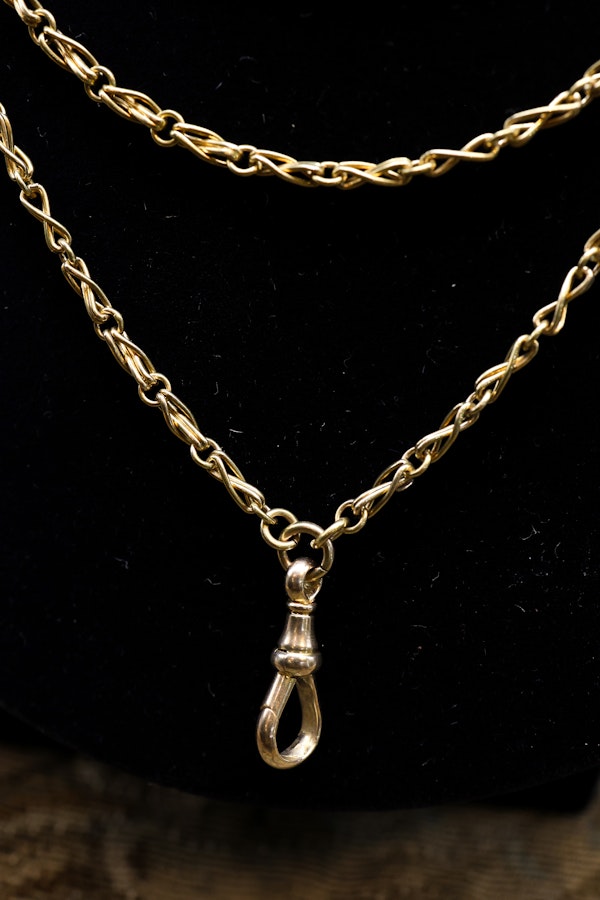 A very fine 15 carat (stamped), Yellow Gold Long Guard Chain, with a matching 15 carat (stamped), Yellow Gold  Lobster Claw Clasp,  English, Circa 1880 - image 3