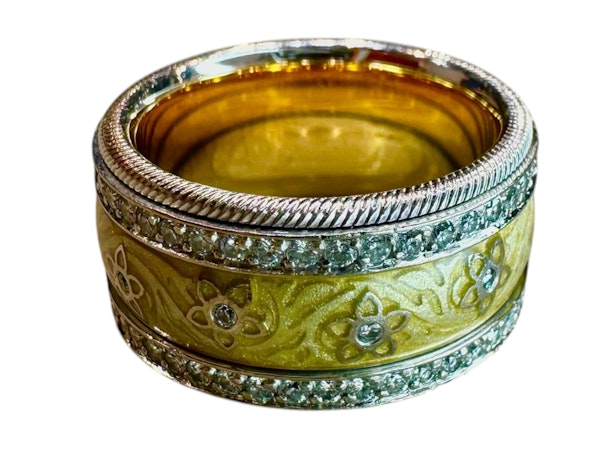 A Wellendorff "Silken Sheen" ring in 18k Yellow Gold - image 1