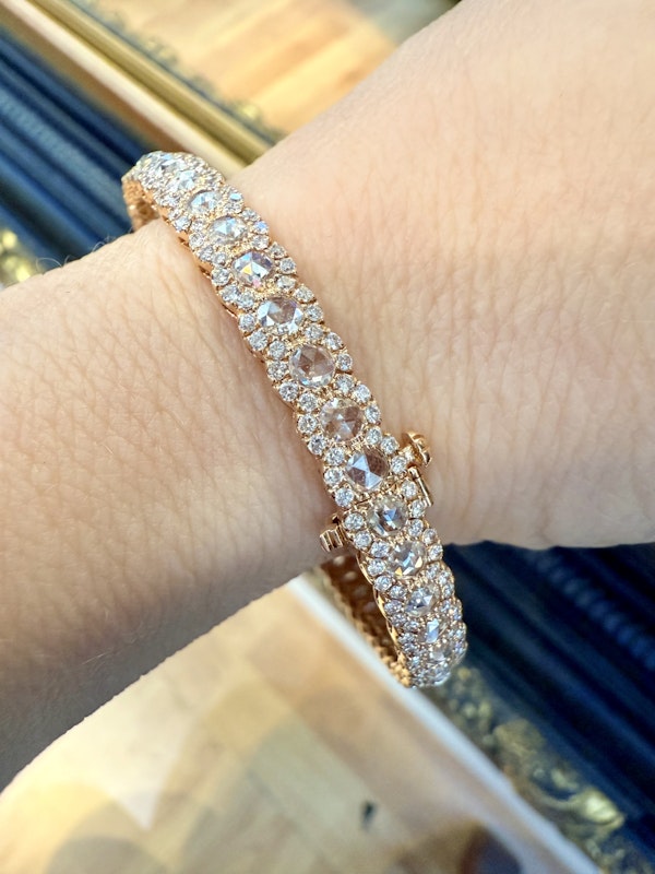 6.50ct Diamond Bangle. - image 9