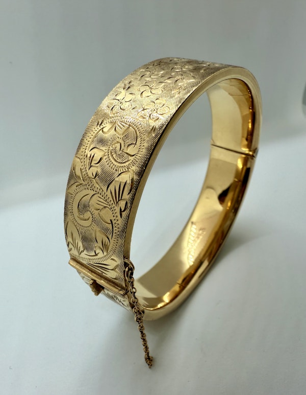 Gold bangle. - image 5