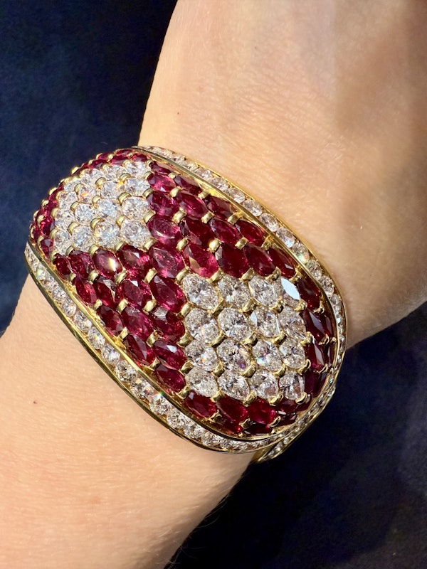 40.00ct Natural Ruby & 18.00ct Diamond Bangle - image 9