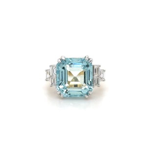 11ct. Aquamarine ring 18k gold