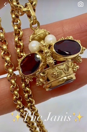 Garnet & Pearl Necklace.