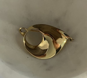 Georg Jensen Vivianna Torun 18ct gold brooch 934. Mark Constable Unit 301