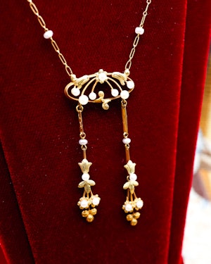 Downstairs in Grays: A very fine Antique Art Nouveau French 18ct Yellow Gold Negligee style seed pearl Pendant/Necklace Circa 1900