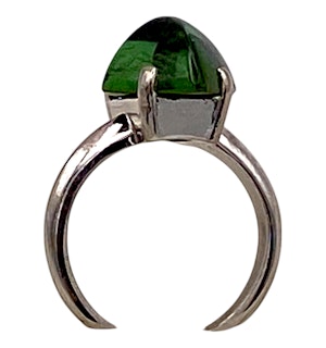 Solitaire green tourmaline ring cut in cabochon