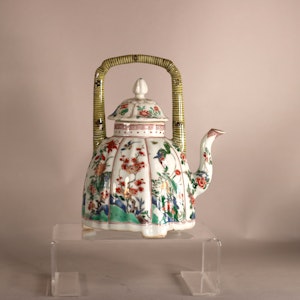 Chinese Famille Verte Ribbed Wine Pot and Cover, Kangxi (1662 -1722)