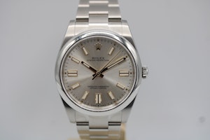 Rolex Oyster Perpetual 41mm 124300 Full Set 2025 Unworn