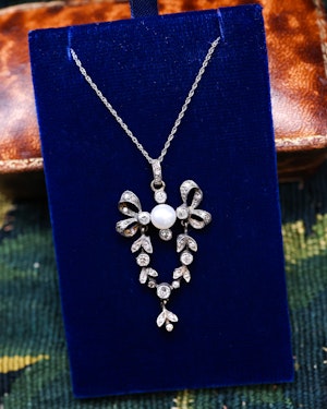Downstairs in Grays: A very fine Edwardian Diamond & Pearl Pendant, English, Circa 1905