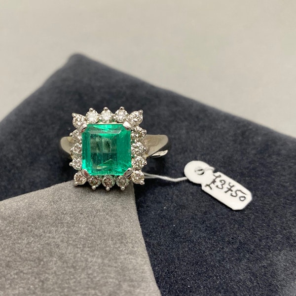 Emerald Diamond Ring in 18ct White Gold date circa 1960, SHAPIRO & Co since1979 - image 7