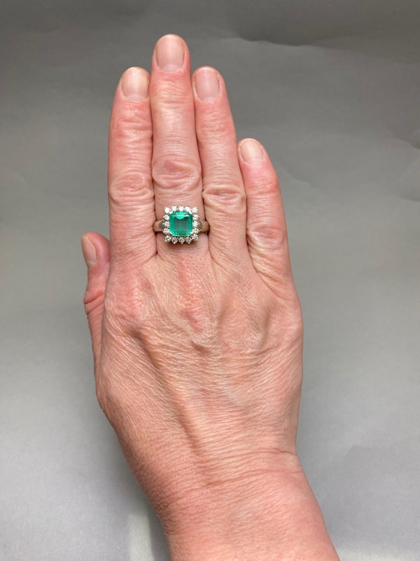 Emerald Diamond Ring in 18ct White Gold date circa 1960, SHAPIRO & Co since1979 - image 2