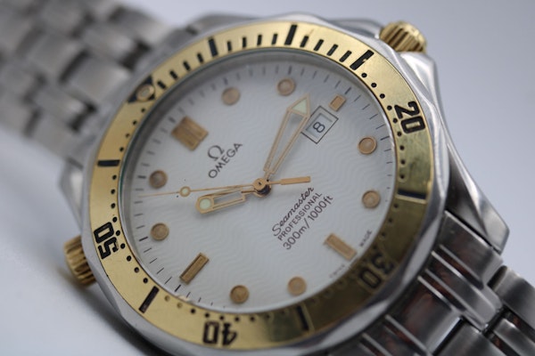 Omega Seamaster 2442.20.00 White Dial Quartz - image 13