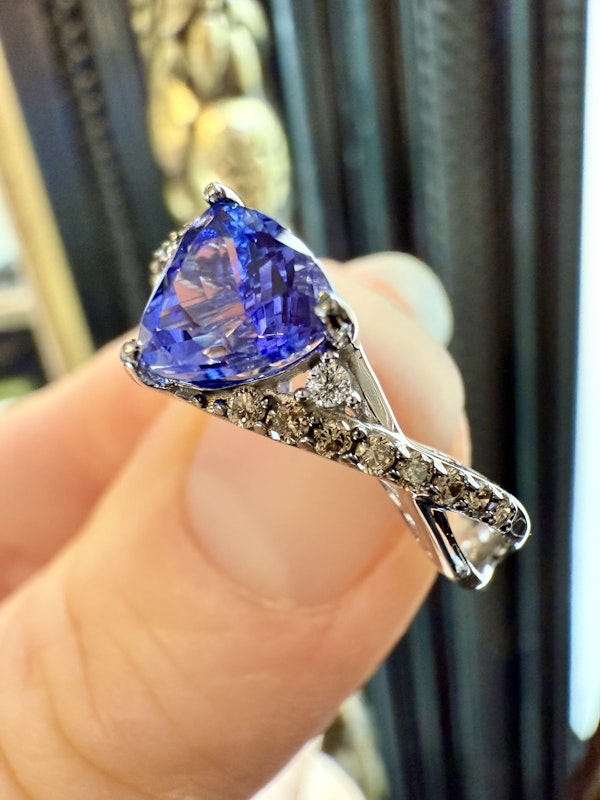 1.00ct Tanzanite & Champagne Colour Diamond Ring. - image 7