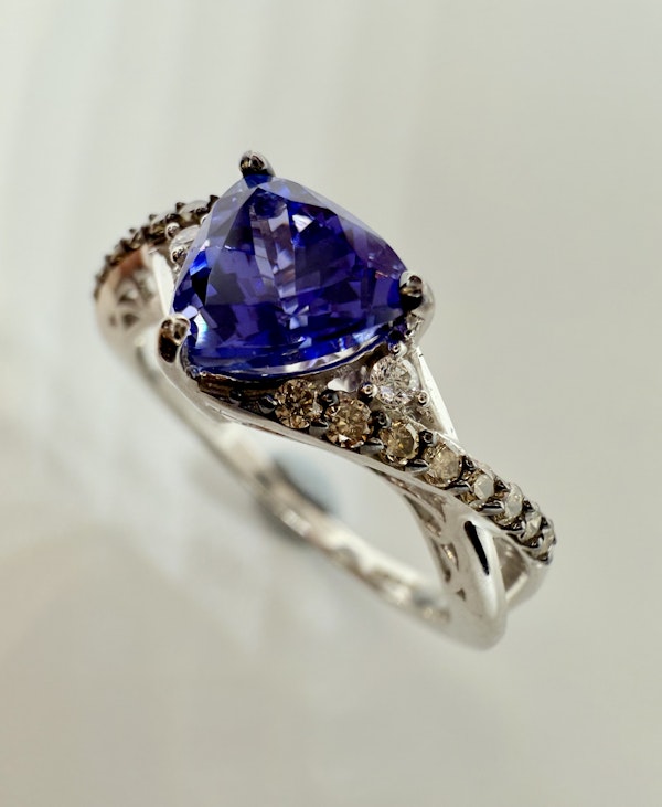 1.00ct Tanzanite & Champagne Colour Diamond Ring. - image 9