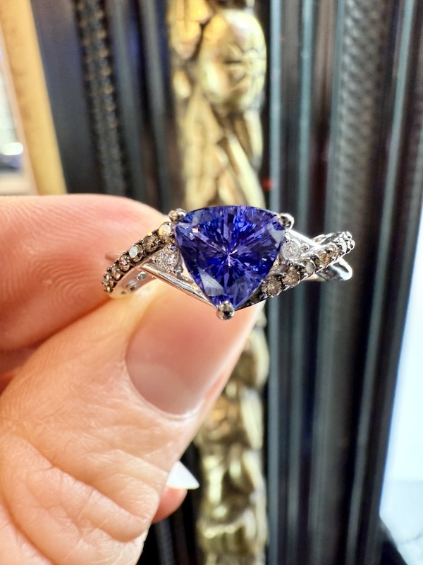 1.00ct Tanzanite & Champagne Colour Diamond Ring. - image 6