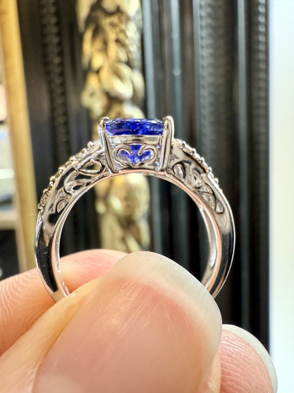 1.00ct Tanzanite & Champagne Colour Diamond Ring. - image 5