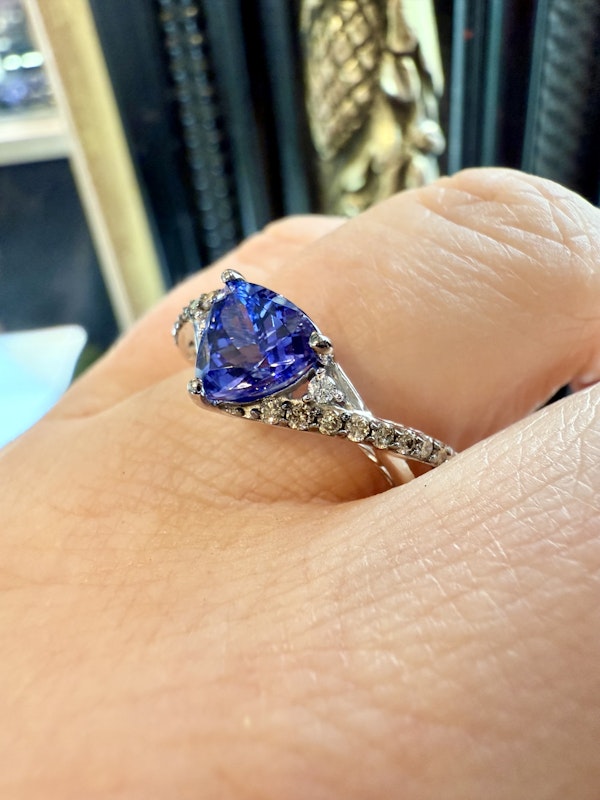 1.00ct Tanzanite & Champagne Colour Diamond Ring. - image 4