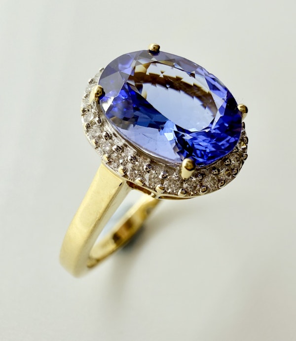 3.50ct Tanzanite & Diamond Ring. - image 7