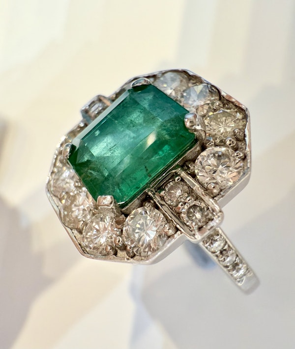 3.18ct Natural Emerald & 1.00ct Diamond Ring - image 4