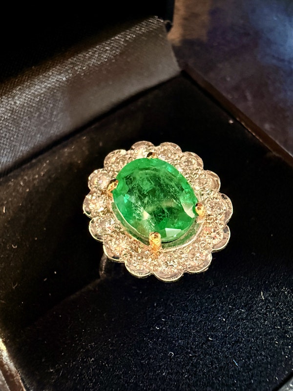 2.46ct Natural Emerald & 0.58ct Diamond Ring - image 5