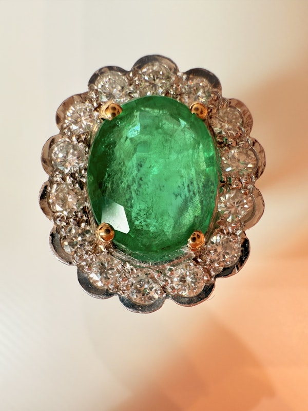 2.46ct Natural Emerald & 0.58ct Diamond Ring - image 7