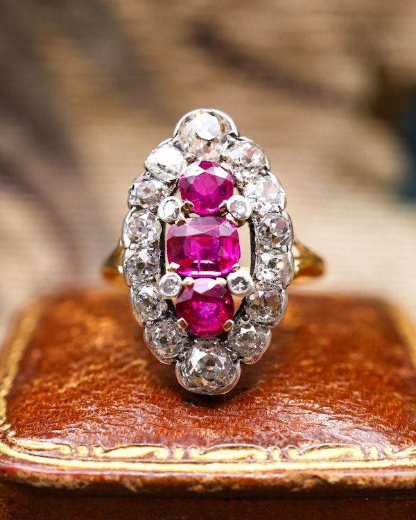 Downstairs at Grays: A very fine 18ct Yellow Gold & Silver, Navette Shaped, Three Stone, Natural Untreated Burma Ruby &  Diamond Cluster Ring. Circa 1880 - image 1