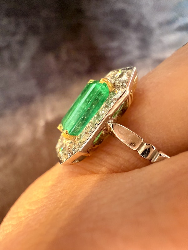 3.50ct Natural Emerald & 1.00ct Diamond Ring - image 4