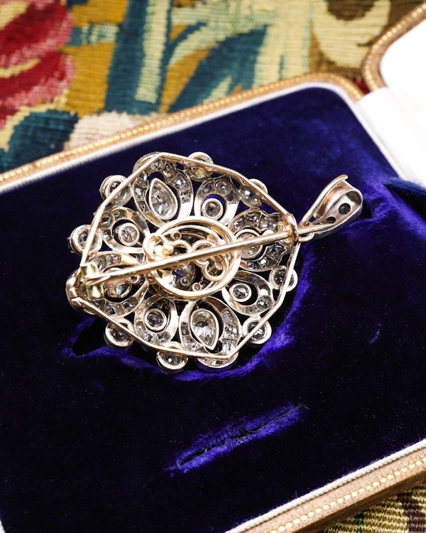 Downstairs at Grays: An important Antique, 15 ct Yellow Gold, Silver Tipped  9.60 Carat Diamond Pendant / Brooch / Hair Ornament, English Circa 1870. - image 7