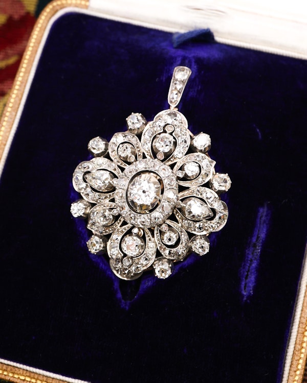 Downstairs at Grays: An important Antique, 15 ct Yellow Gold, Silver Tipped  9.60 Carat Diamond Pendant / Brooch / Hair Ornament, English Circa 1870. - image 1