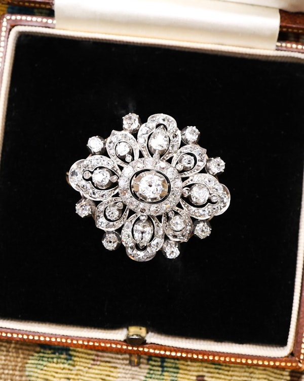 Downstairs at Grays: An important Antique, 15 ct Yellow Gold, Silver Tipped  9.60 Carat Diamond Pendant / Brooch / Hair Ornament, English Circa 1870. - image 3