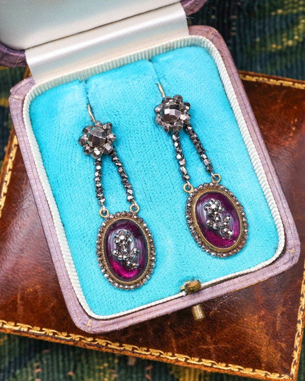 Downstairs at Grays: Fine pair of Georgian, Cut Steel and Cabochon Garnet drop earrings, with 15ct Yellow Gold (tested), fittings circa 1800. - image 1