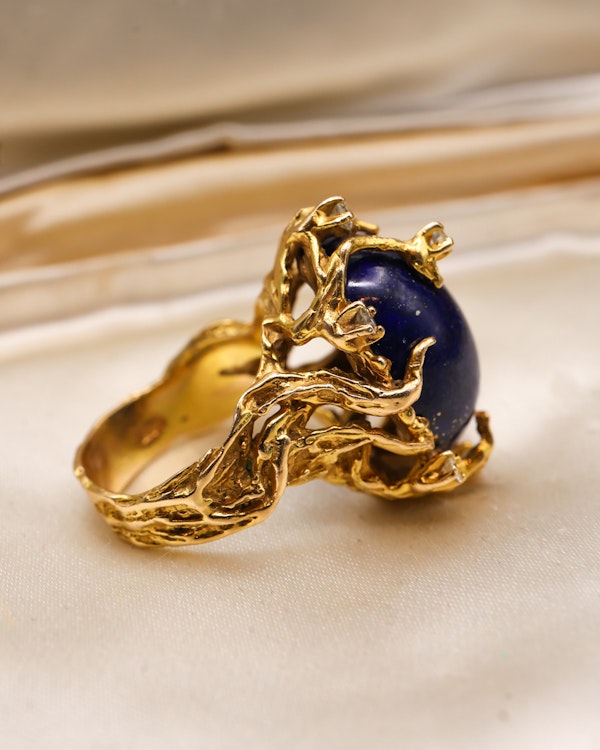 A very fine 14 ct. Yellow Gold Abstract Lapis Lazuli & Diamond Dress Ring Circa 1970. - image 2