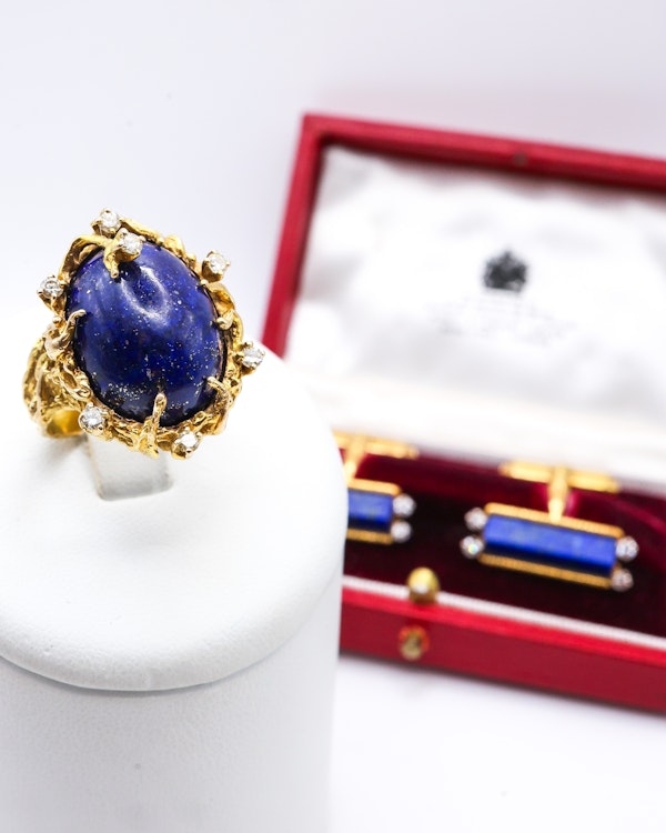 A very fine 14 ct. Yellow Gold Abstract Lapis Lazuli & Diamond Dress Ring Circa 1970. - image 4