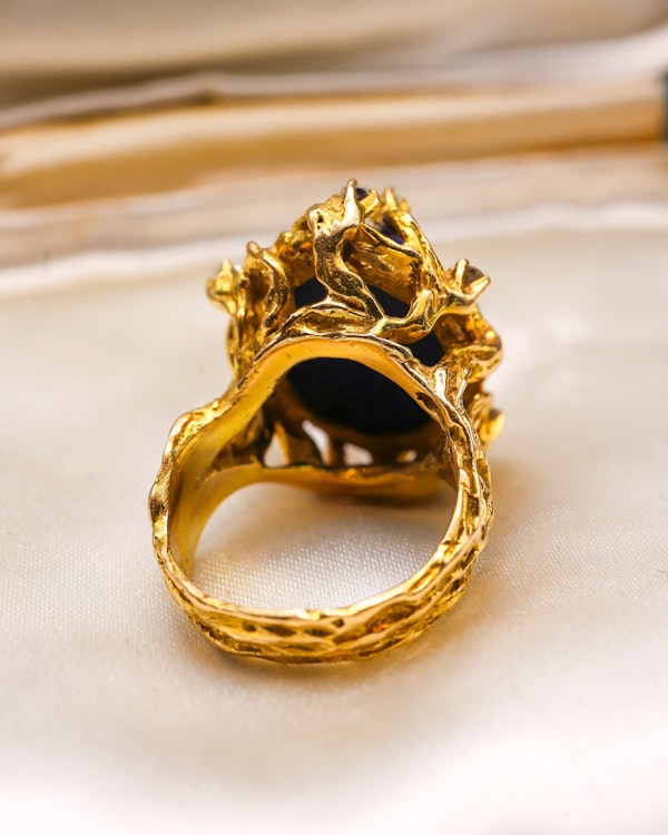 A very fine 14 ct. Yellow Gold Abstract Lapis Lazuli & Diamond Dress Ring Circa 1970. - image 6