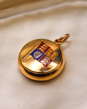 Downstairs at Grays: A fine 18 ct. Yellow Gold (marked), Compass / Fob, with an enamel English Royal Standard on the reverse. English, makers mark for Manton & Mole, Birmingham C 1895 - 1925