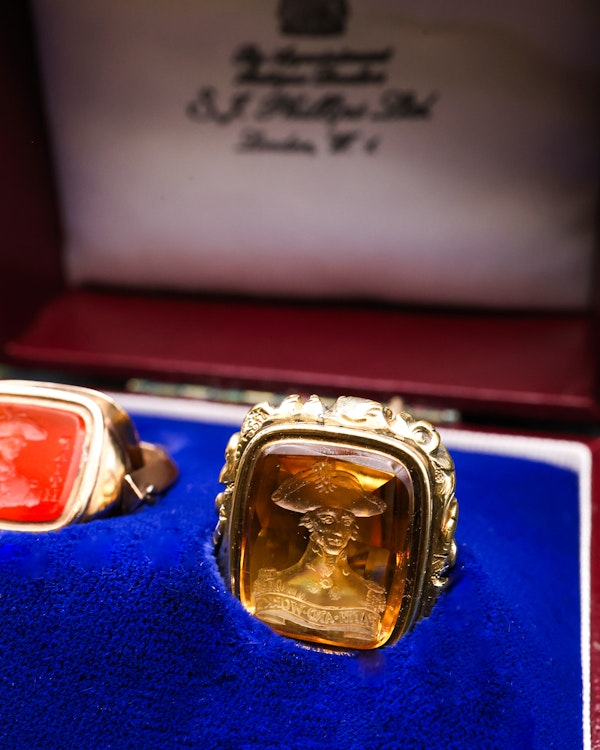 Downstairs at Grays: A set of Antique collectors Late Georgian Seals, depicting Intaglio designs associated with Admiral Lord Nelson. English.  Circa 1810 - image 2