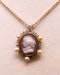 Downstairs at Grays: A very fine Hard stone (Carnelian), Cameo Pendant surrounded by five Natural Pearls and Diamonds in 15 carat (tested), Yellow Gold. Circa 1870 - image 4