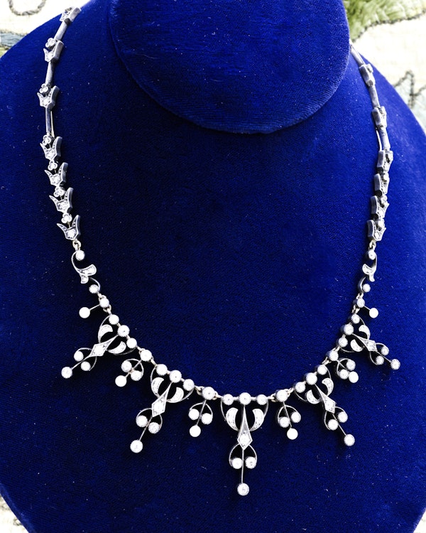 Downstairs at Grays: A fine Diamond & Natural Pearl Tiara/Necklace, Silver tipped 18 ct. Gold, set with 142 Old Mine Cut Diamonds & six Natural Pearls. Belle Époque,  French Circa 1890 - image 6