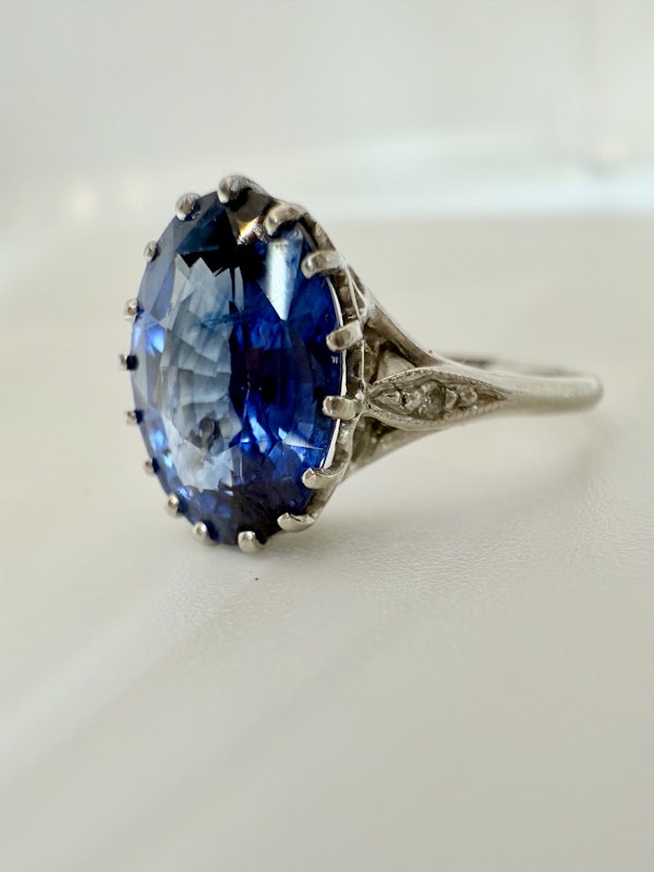 * 5.05ct Natural Blue Sapphire. - image 6