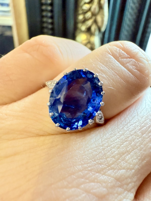 * 5.05ct Natural Blue Sapphire. - image 4