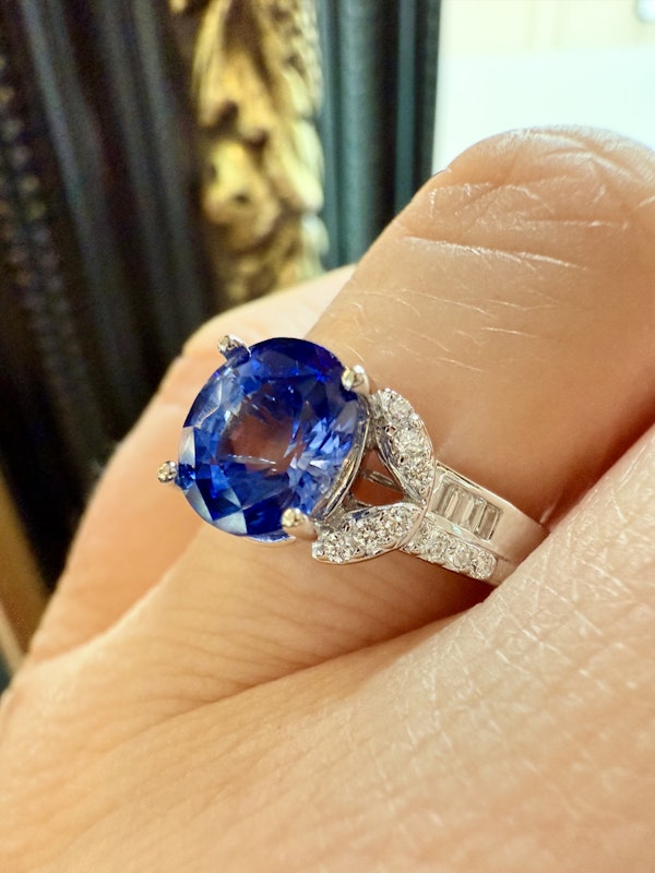 2.55ct Natural Blue Sapphire & 0.31ct Diamond Ring. - image 5
