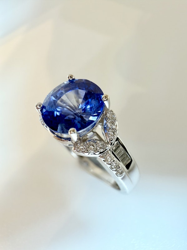 2.55ct Natural Blue Sapphire & 0.31ct Diamond Ring. - image 6