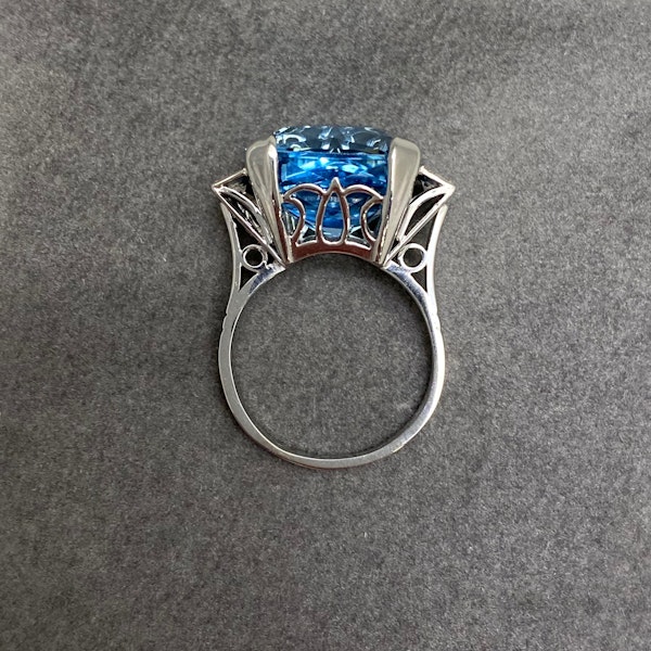 Aquamarine Diamond Ring in Platinum date circa 1930-1935, SHAPIRO & Co since1979 - image 1