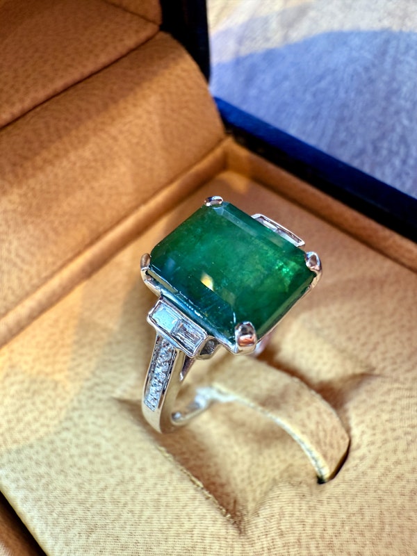 3.90ct Natural Emerald Ring - image 2