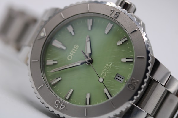 Oris Aquis Date 733 7770 4157-07 8 18 Aquis Date  01 05p Green 2024 - image 13